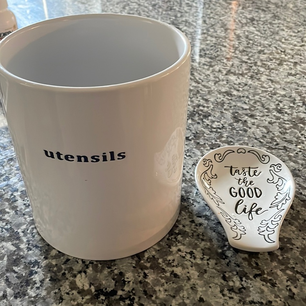 Utensils holder and spoon holder